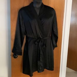 Morgan Taylor Intimates black silky robe with pockets